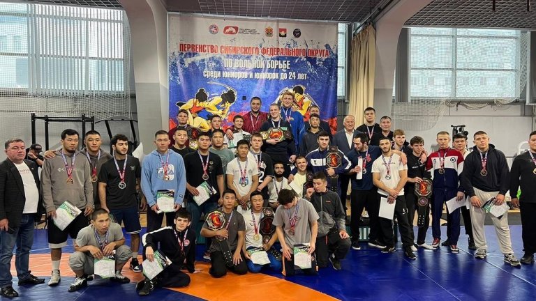 Шесть медалей завоевали борцы Иркутской области на юниорском первенстве Сибири